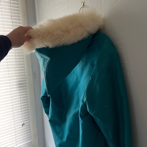 Authentic Inuit coat purchased in Toronto - Picture 5 of 8